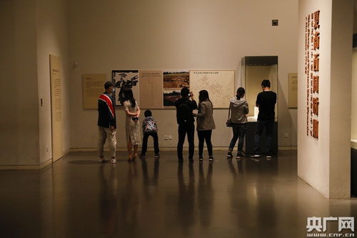 国家博物馆限量预约开放 观众佩戴口罩有序看展